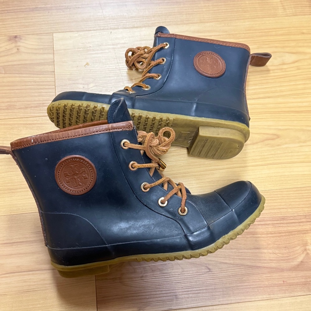 Tory Burch Women's Sz 6 Navy Blue Leather Trimmed Lace Up Short Rainboots